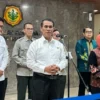 Menteri Pertanian Andi Amran Sulaiman dan Plt. Kepala BPS Amalia Adininggar Widyasanti di Kantor Kementerian P