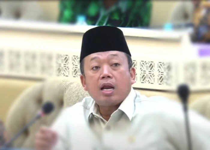 Menteri ATR/ Kepala BPN Nusron Wahid dalam rapat kerja dengan Komisi II DPR RI, terkait misteri pagar laut. (F