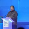 Menteri Koordinator Bidang Perekonomian Airlangga Hartarto dalam BRI Microfinance Outlook 2025 di Tangerang, K