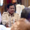 Presiden RI Prabowo Subianto dalam rapat terbatas dengan sejumlah menteri Kabinet Merah Putih di kediaman prib