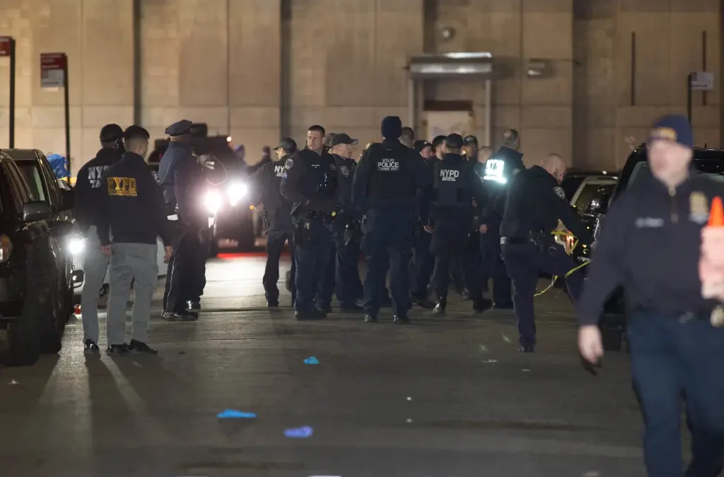 NYPD di lokasi penembakan di Jamaika, Queens pada Rabu malam. (Robert Mecea)