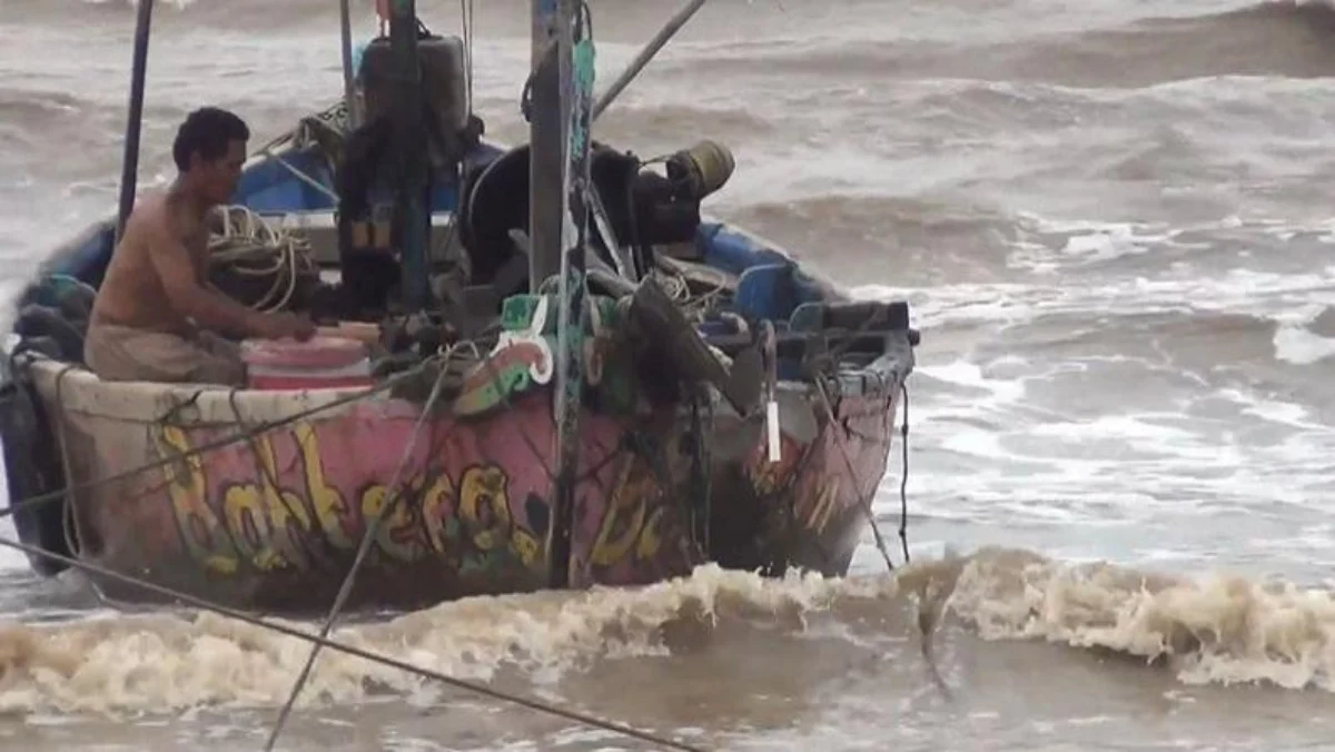 Nelayan di pantai utara Batang Jawa Tengah