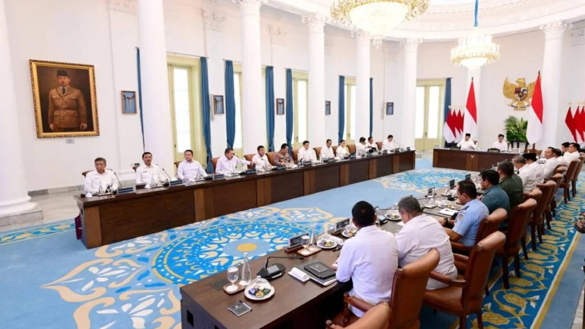 Presiden Prabowo Subianto memimpin Sidang Perdana Dewan Pertahanan Nasional di Istana Bogor (BPMI Setpres)(