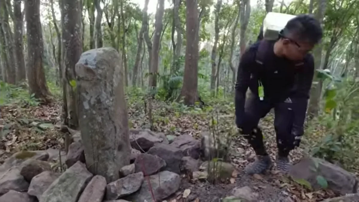 Petilasan di Gunung Pandang, Kabupaten Bojonegoro (Tangkapan layar Cito Adventure Madiun YouTube)