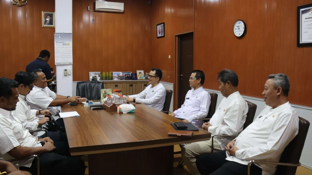 Rapat koordinasi dengan Balai Besar Wilayah Sungai (BBWS) Cimanuk-Cisanggarung (Foto:Dok. Diskominfo)