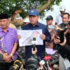 Kepala Desa (Kades) Kohod, Arsin Bin Asip (Kiri) dan Menteri Agraria dan Tata Ruang/Kepala Badan Pertanahan Na