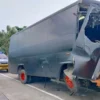 Kondisi bus brimob yang alami kecelakaan di Tol Pandaan-Malang, Sabtu (1/2). Bus itu muat rombongan SMAN 1 Por