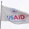 Bendera USAID berkibar di luar, saat gedung USAID tertutup bagi karyawan setelah sebuah memo dikeluarkan yang