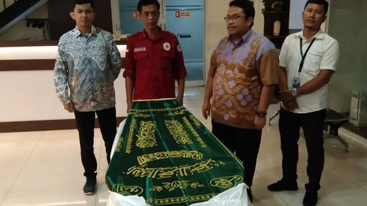 Proses pemulangan jenazah SW (35), PMI yang meninggal dalam kebakaran di Turki, di Bandara Internasional Soeka