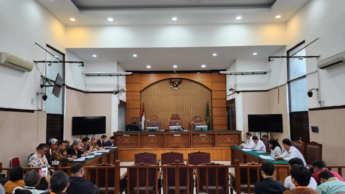 Suasana sidang praperadilan Hasto Kristiyanto di Pengadilan Negeri Jakarta Selatan (PN Jaksel) pada Rabu 5 Feb