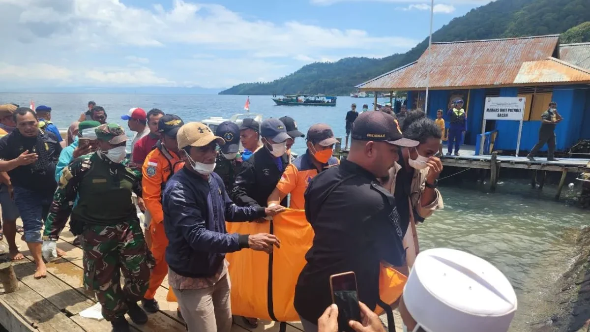 jenazah Sahril Helmi wartawan Metro tv biro Maluku Utara, korban terakhir ledakan Rigid Inflatable Boat (RIB)