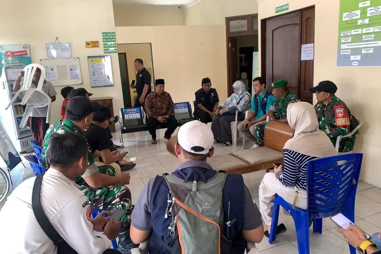 Rapat lintas sektor terkait penanganan dugaan keracunan massal di Dusun Krasakan, Lumbungrejo, Tempel, Sleman,