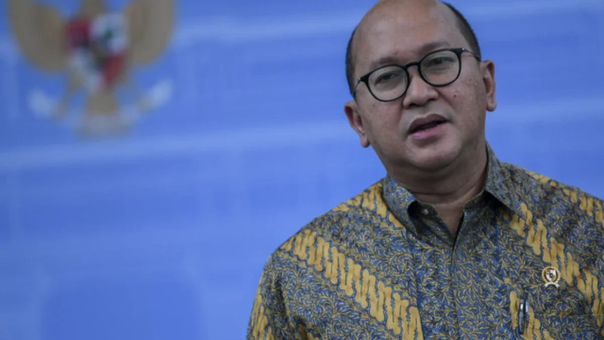 Menteri Investasi dan Hilirisasi Rosan Roeslani memberikan keterangan kepada wartawan usai bertemu dengan Pres