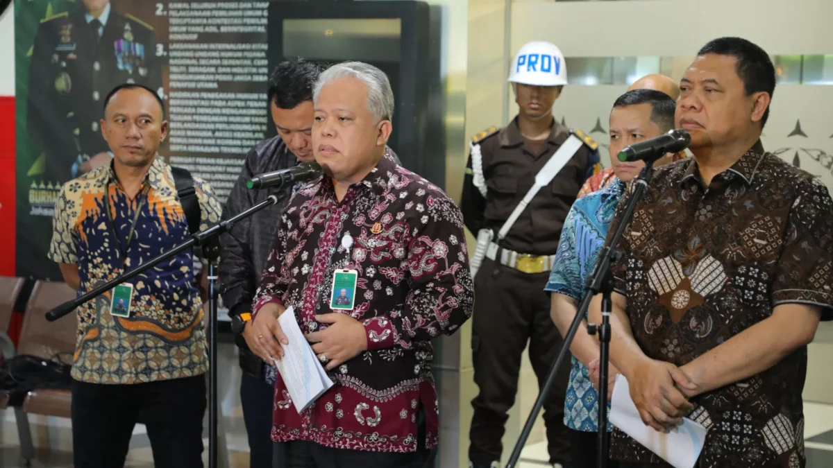 Kapuspenkum Kejagung Harli Siregar (tengah). (Puspenkum Kejagung)