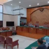 Hakim tunggal PN Jaksel, Djuyamto saat memimpin sidang pembacaan putusan praperadilan yang diajukan Sekjen PDI