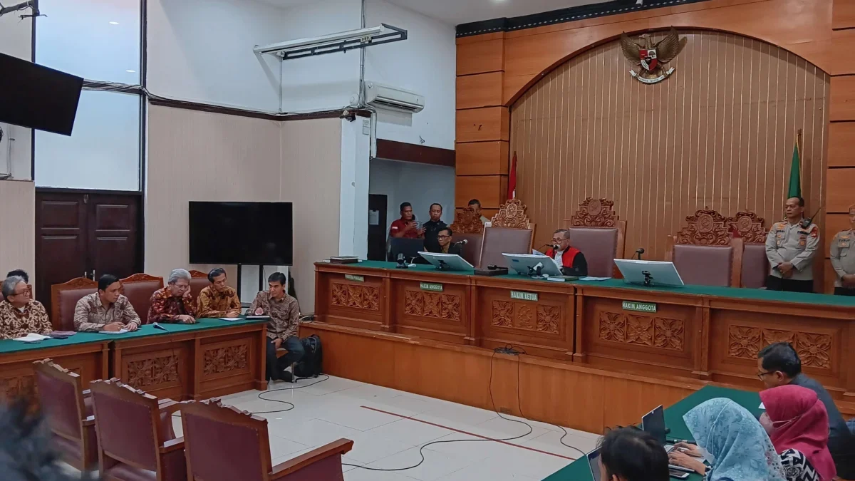 Hakim tunggal PN Jaksel, Djuyamto saat memimpin sidang pembacaan putusan praperadilan yang diajukan Sekjen PDI