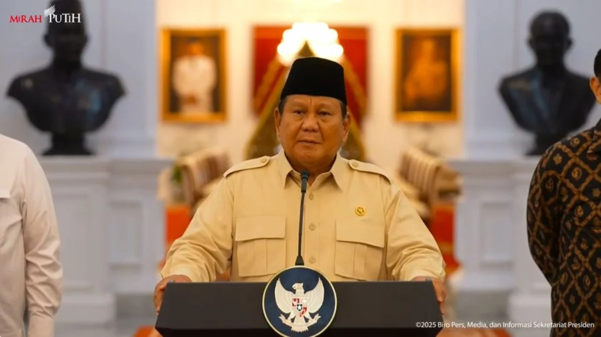 Presiden Prabowo Subianto memberikan Keterangan Pers Presiden RI Terkait Kewajiban Menyimpan DHE SDA di Dalam