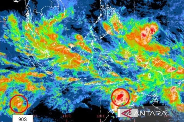 BMKG memprakirakan bibit siklon tropis 99S di Laut Timor berpotensi menguat dan menyebabkan cuaca ekstrem di N