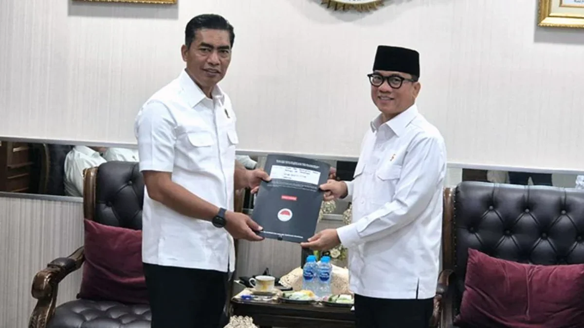 Menteri Desa dan Pembangunan Daerah Tertinggal, Yandri Susanto, menemui Kabareskrim Polri, Komjen Wahyu Widada