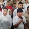 Menteri Lingkungan Hidup (LH) Hanif Faisol Nurofiq saat memberikan keterangan di Kota Cimahi, Jawa Barat, Sabt