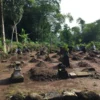 Makam kramat Gumuk, Dukuh Sodong Desa Bumiharjo Kecamatan Borobudur Kabupaten Magelang, terdapat makam kuno ya