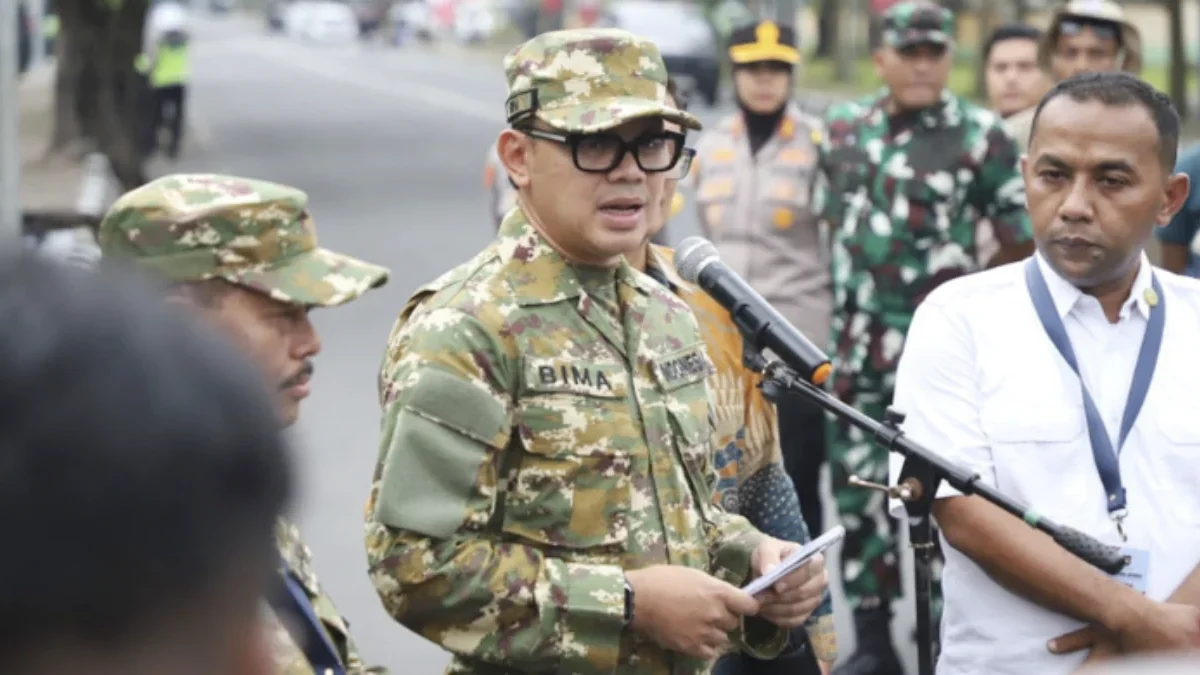 Wakil Menteri Dalam Negeri Bima Arya menyampaikan keterangan pers saat retret kepala daerah di Akademi Militer