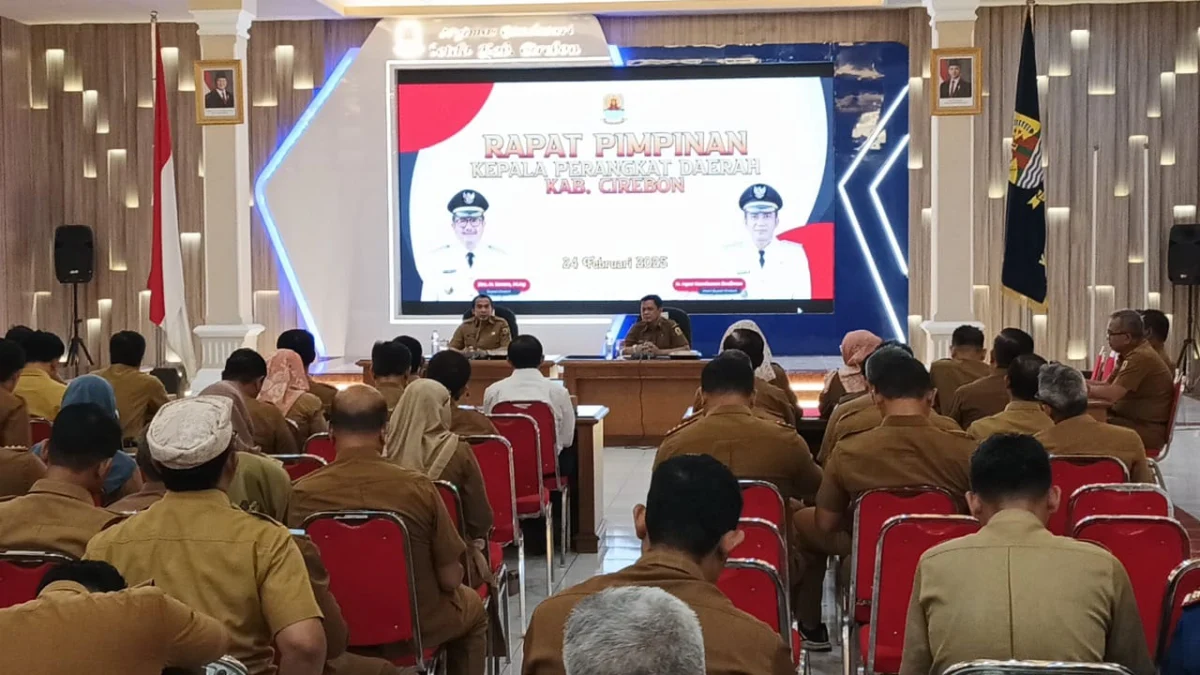 Pejabat di lingkungan Pemerintah Kabupaten (Pemkab) Cirebon melaksanakan rapat pimpinan (rapim) tentang progra