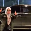 Istri Wali Kota Bekasi Tri Adhianto, Wiwiek Hargono, dalam video yang beredar di media sosial saat mengungsi k