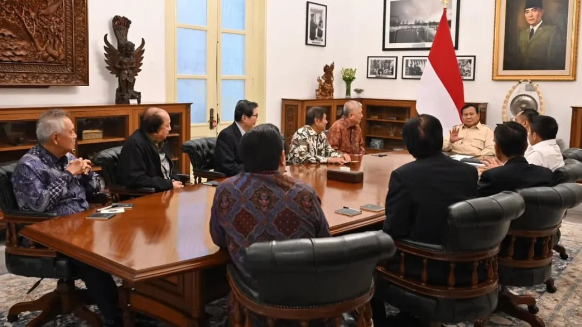 Presiden Prabowo Subianto bersama delapan pengusaha besar Indonesia. Foto: Sekretariat Kabinet.