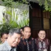 Utusan Khusus Presiden untuk iklim dan energi, Hashim Djojohadikusumo bersama Presiden ke-7 RI Joko Widodo (En