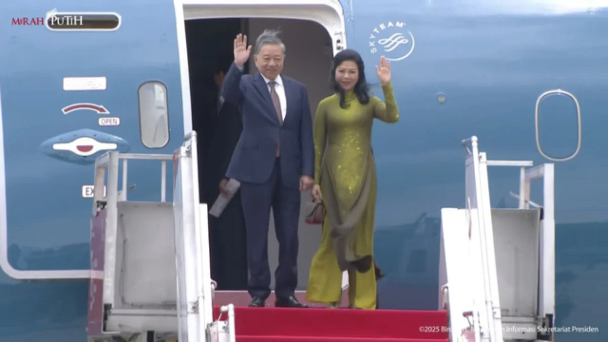 Sekretaris Jenderal Partai Komunis Vietnam tiba di Bandara Halim Perdanakusuma, Jakarta, Minggu (9/3/2025). Fo