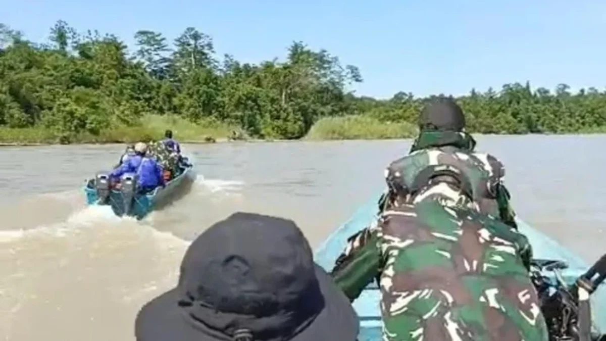 Aparat TNI dan Polri melakukan pencarian terhadap Kasat Reskrim Polres Teluk Bintuni Iptu Tomi Marbun. (dok. I