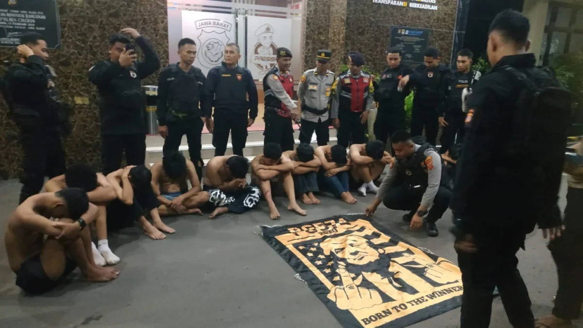 Rainmas 852 Macan Kumbang Polresta Cirebon mengamankan geng motor yang bentrok dengan warga Megu