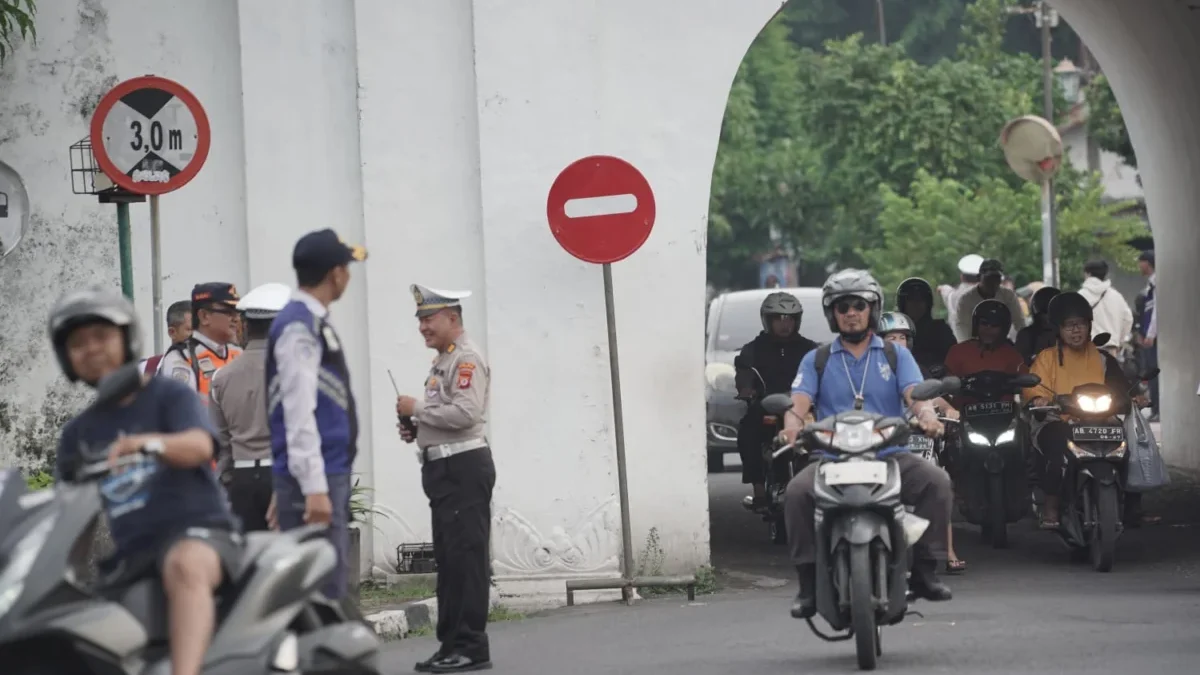 Pemerintah Provinsi Daerah Istimewa Yogyakarta (DIY) mulai menerapkan uji coba sistem satu arah di kawasan Ple