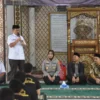 Bupati Cirebon, Imron, saat sambutan dalam acara Pesantren Kilat ABH yang digelar Polresta Cirebon di Masjid S