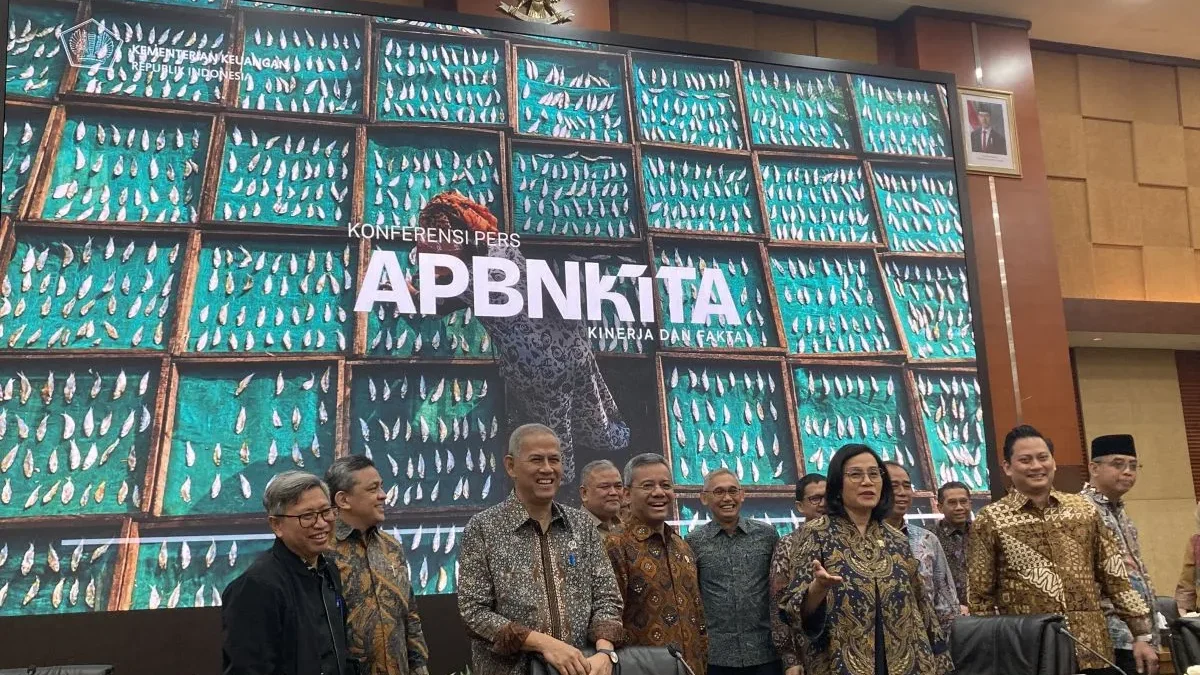 Menteri Keuangan Sri Mulyani Indrawati bersama jajarannya dalam konferensi pers APBN KiTa di Jakarta, Kamis (1