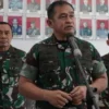 KSAD Jenderal TNI Maruli Simanjuntak memberikan keterangan di Baturaja, Sumatera Selatan, Rabu (12/3/2025). (H