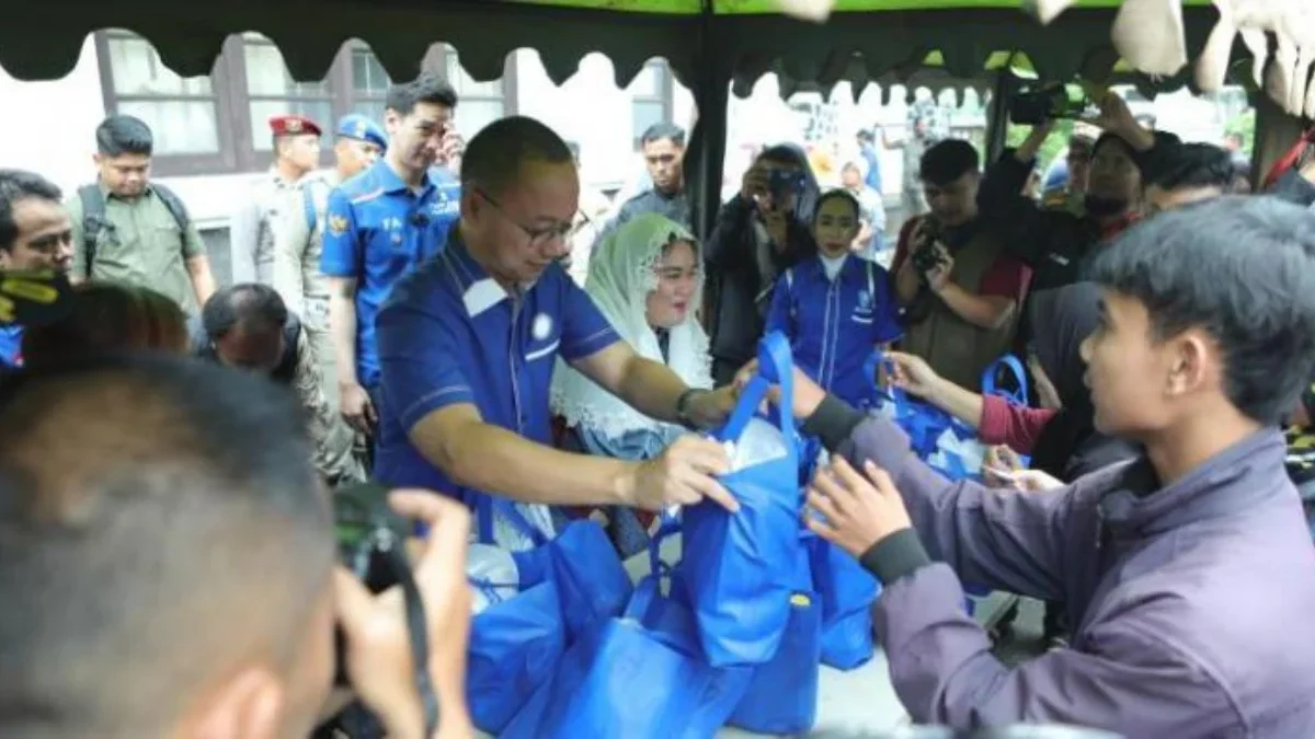 Wakil Ketua Umum PAN yang juga Wakil Ketua MPR Eddy Soeparno melanjutkan Agenda Bazaar murah TerdePAN di Jawa