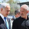 Benjamin Netanyahu (kiri) dan Kepala Shin Bet Ronen Bar (kanan) (Credit: GPO)