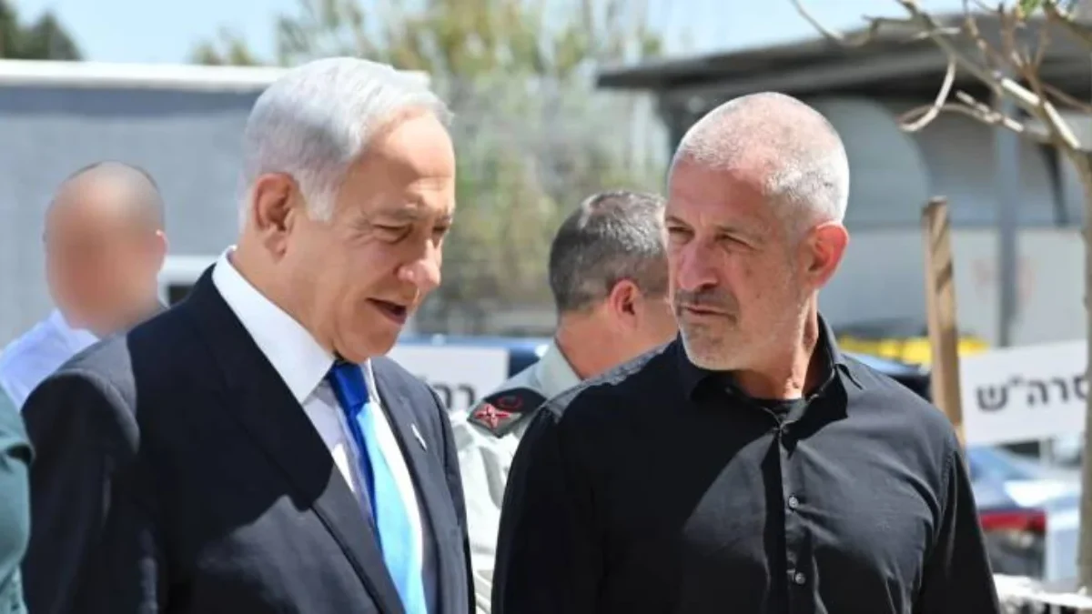 Benjamin Netanyahu (kiri) dan Kepala Shin Bet Ronen Bar (kanan) (Credit: GPO)