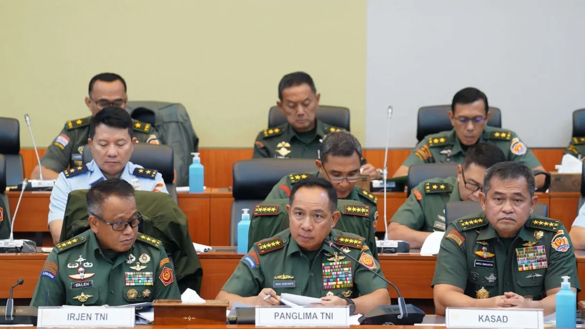 Pelaksanaan rapat dengar pendapat pembahasan Revisi UU TNI antara Panglima TNI bersama jajaran dengan Komisi I