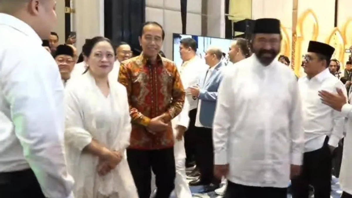 Momen Ketua Umum NasDem Surya Paloh, Ketua DPP PDIP Puan Maharani, dan Presiden ke-7 Joko Widodo jalan bersama