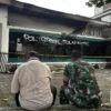 Situasi bangunan milik Hana Bank yang terbakar di Kota Bandung, Jawa Barat, Sabtu (22/3/2025). (ANTARA/Rubby J