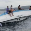 Suasana insiden kapal snorkleing terbalik di Perairan Klingking Point, Kecamatan Nusa Penida, Kabupaten klung