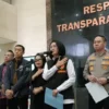 Dirtipid PPA-PPO Brigjen Pol. Nurul Azizah (kedua dari kanan) berbicara dengan awak media di Gedung Bareskrim