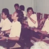 Jokowi dan teman seangkatannya di UGM (Foto: Humas UGM dan Koleksi Dok. Frono Jiwo)