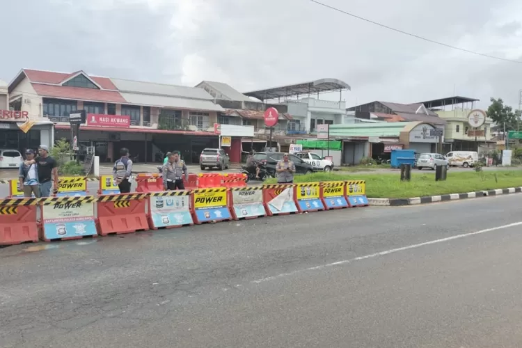 Ilustrasi penutupan U turn di jalur utama pantura Cirebon.* (Dok)