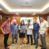 Sekretaris Jenderal Perhimpunan Hotel dan Restoran Indonesia (PHRI) Maulana Yusran (dari kanan), Sekretaris Je