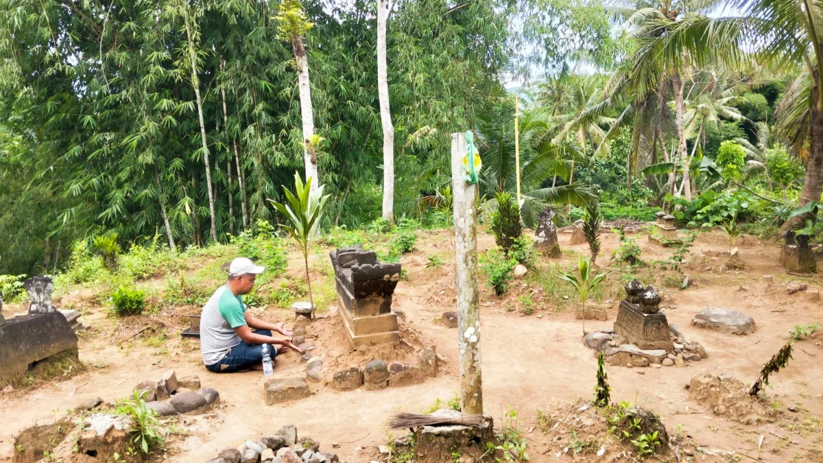 Peziarah makam Gondowati atau BRAy Gondowati, istri selir ke-13 Sultan Hamengkubuwono II yang selalu berjuang