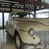 Mobil dinas Bung Hatta Wakil Presiden Indonesia pertama di Gedung Joeang, Jakarta